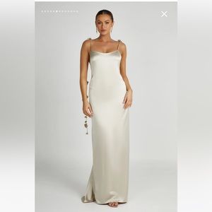 NWT Elenora Rose Gown - Champagne